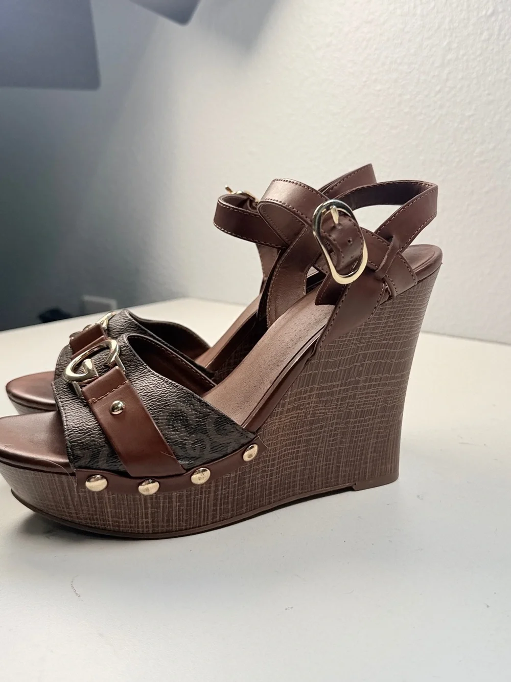Guess GBG Los Angeles Brown Logo Print Platform Wedge Sandals Size 8M